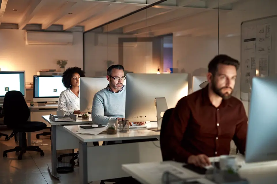 Mennesker Ved Computere Kontor