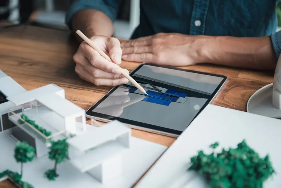 Mand Der Tegner På En Ipad