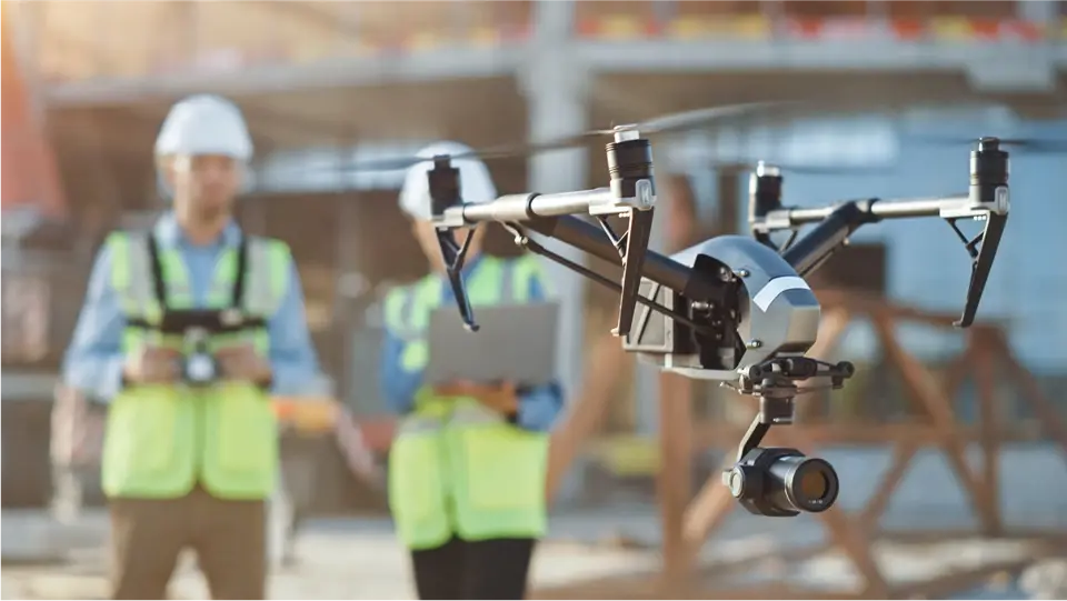 Mennesker På Byggeplads Og Drone Pionerprojekter