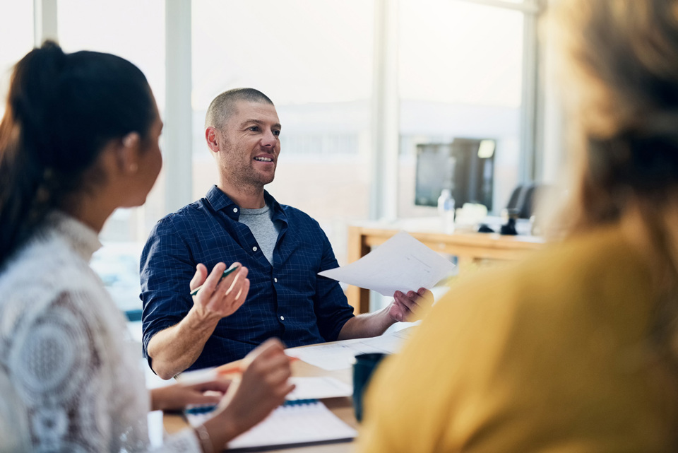 Istock mand gruppe kursus arkitekt