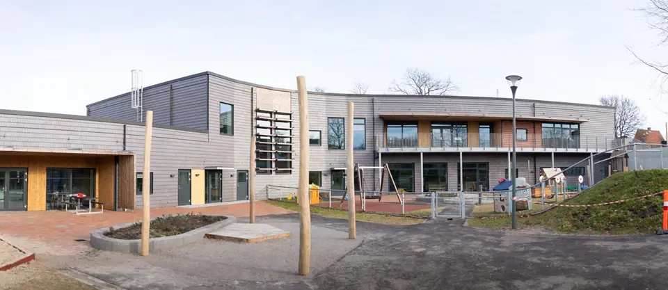 Bjerg Arkitektur Børnehus Ved Legeplads