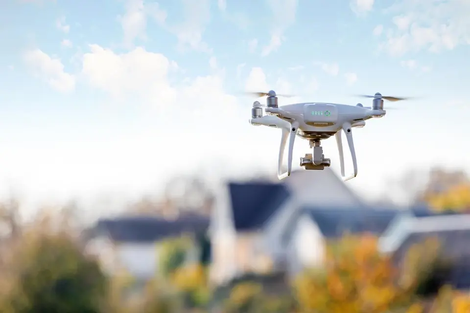 Drone I Luften Ved Huse