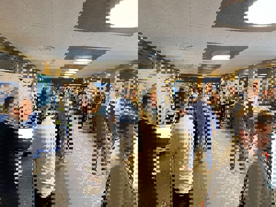 1757945477596